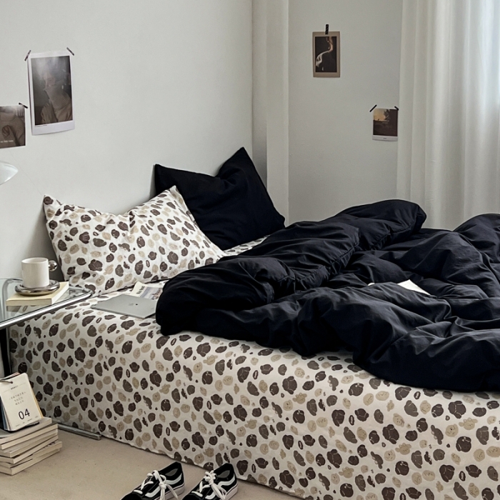 91家纺网 家纺一手货源 找家纺 直播热款A类水洗棉双层纱四件套纯色小碎花被套床笠三件套 闪耀黑+欢乐狗