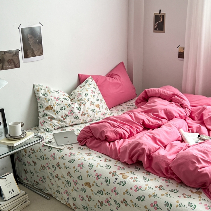 91家纺网 家纺一手货源 找家纺 直播热款A类水洗棉双层纱四件套纯色小碎花被套床笠三件套 树莓红+春意