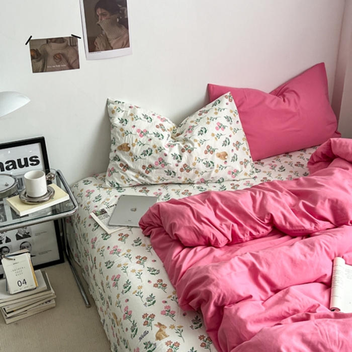 91家纺网 家纺一手货源 找家纺 直播热款A类水洗棉双层纱四件套纯色小碎花被套床笠三件套 树莓红+春意