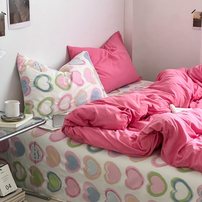 91家纺网 家纺一手货源 找家纺 直播热款A类水洗棉双层纱四件套纯色小碎花被套床笠三件套 树莓红+小幸运