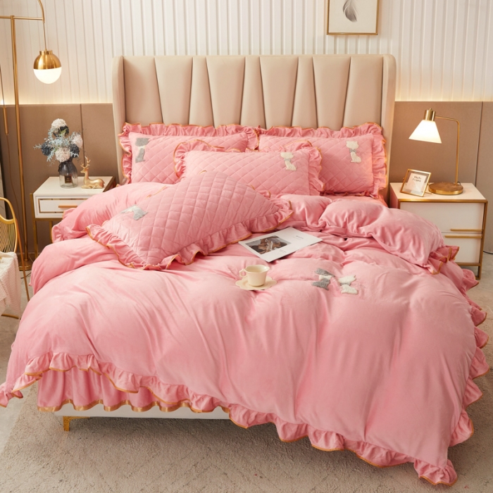 91家纺网 家纺一手货源 找家纺 恋尚 2023新款水晶绒夹棉床裙床笠四件套-KT猫系列 粉色