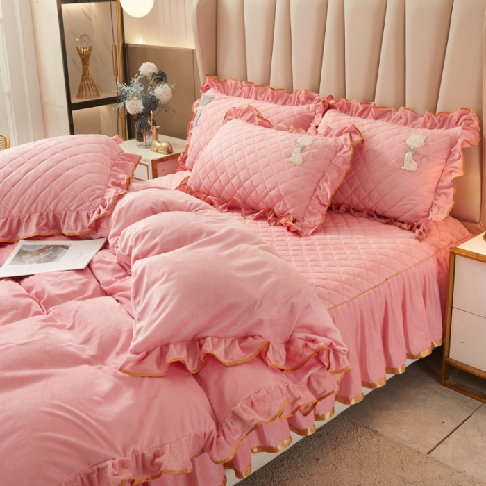 91家纺网 家纺一手货源 找家纺 恋尚 2023新款水晶绒夹棉床裙床笠四件套-KT猫系列 粉色