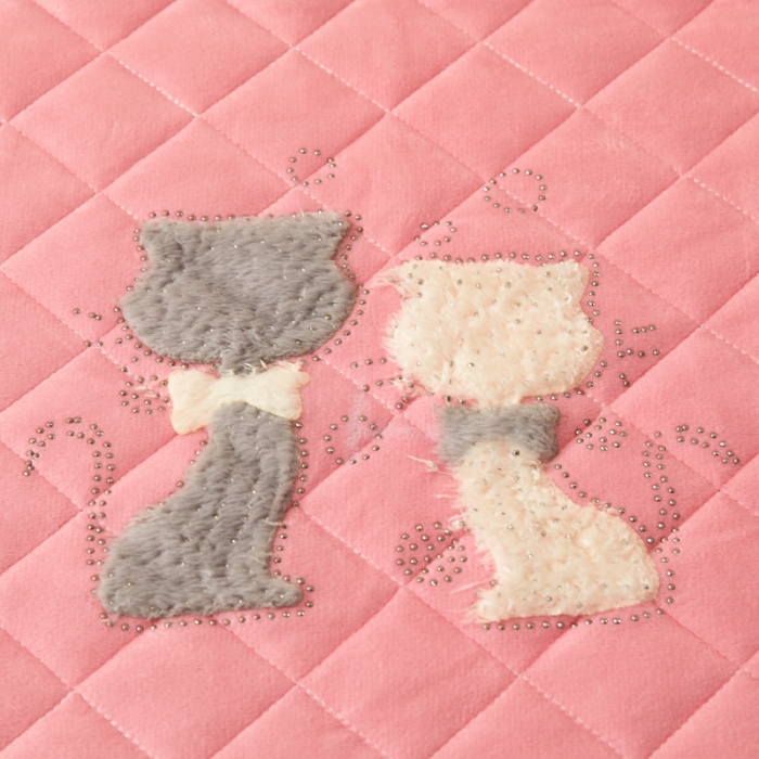 91家纺网 家纺一手货源 找家纺 恋尚 2023新款水晶绒夹棉床裙床笠四件套-KT猫系列 粉色