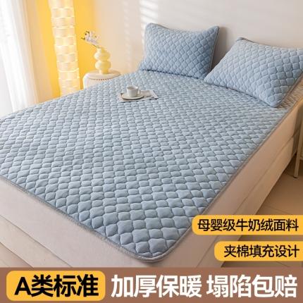 91家纺网 家纺一手货源 找家纺 悦织语 2024A类200克加厚牛奶绒夹棉床垫 天空蓝（床护垫）
