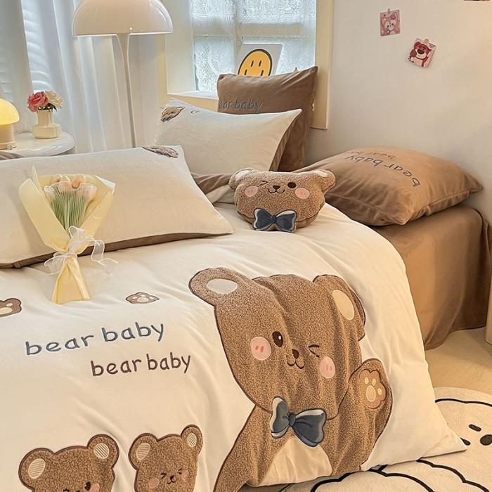 91家纺网 家纺一手货源 找家纺 230克加厚牛奶绒贴布绣花四件套小清新绒四件套儿童卡通三件套保暖套件