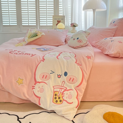 91家纺网 家纺一手货源 找家纺 230克加厚牛奶绒贴布绣花四件套小清新绒四件套儿童卡通三件套保暖套件