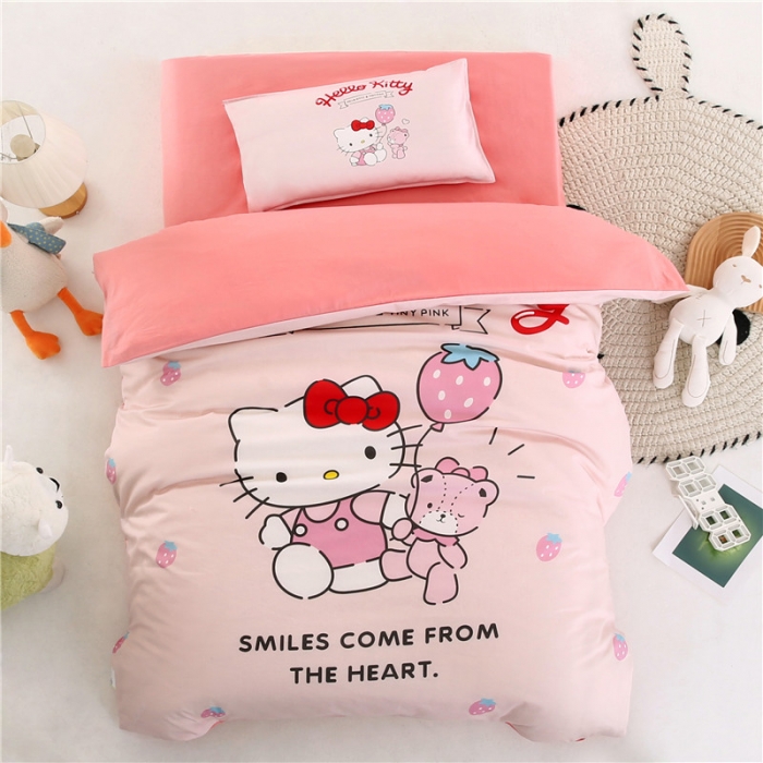 91家纺网 家纺一手货源 找家纺 孩子王 2023新款三丽鸥正版授权KT猫全棉学生大版卡通幼儿园多件套 KT派对