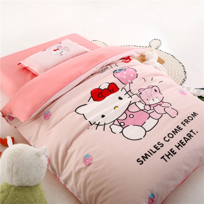 91家纺网 家纺一手货源 找家纺 孩子王 2023新款三丽鸥正版授权KT猫全棉学生大版卡通幼儿园多件套 KT派对