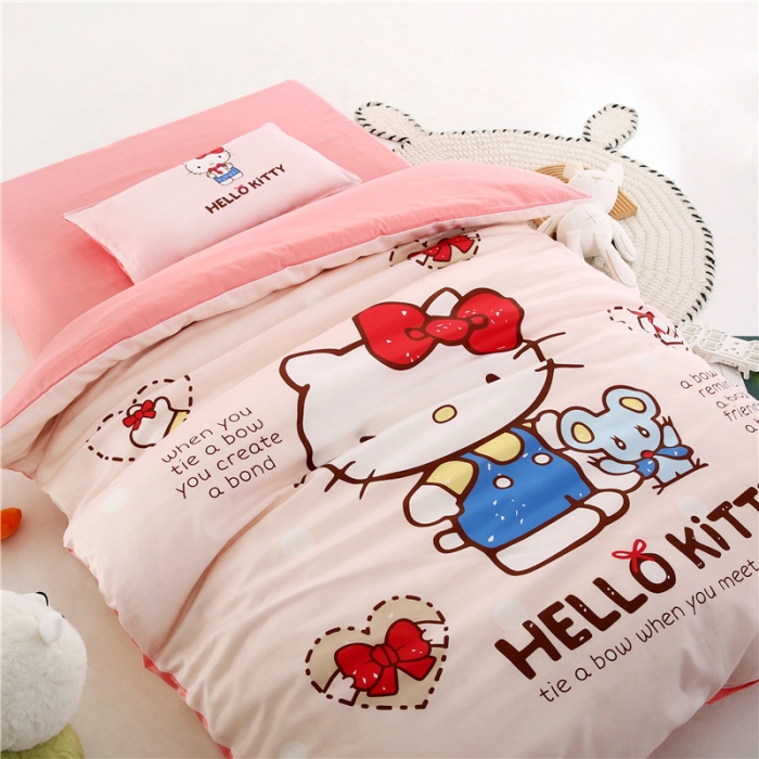 91家纺网 家纺一手货源 找家纺 孩子王 2023新款三丽鸥正版授权KT猫全棉学生大版卡通幼儿园多件套 伙伴KT