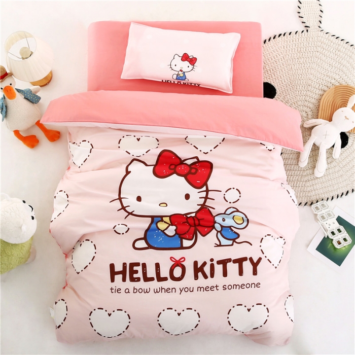 91家纺网 家纺一手货源 找家纺 孩子王 2023新款三丽鸥正版授权KT猫全棉学生大版卡通幼儿园多件套 礼物KT