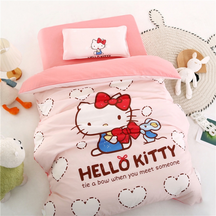 91家纺网 家纺一手货源 找家纺 孩子王 2023新款三丽鸥正版授权KT猫全棉学生大版卡通幼儿园多件套 礼物KT