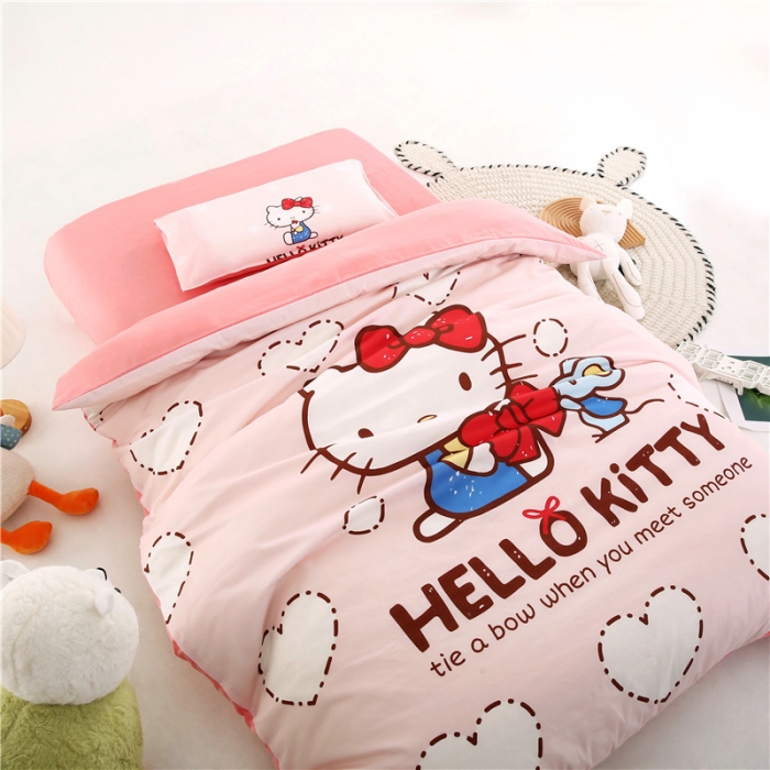 91家纺网 家纺一手货源 找家纺 孩子王 2023新款三丽鸥正版授权KT猫全棉学生大版卡通幼儿园多件套 礼物KT