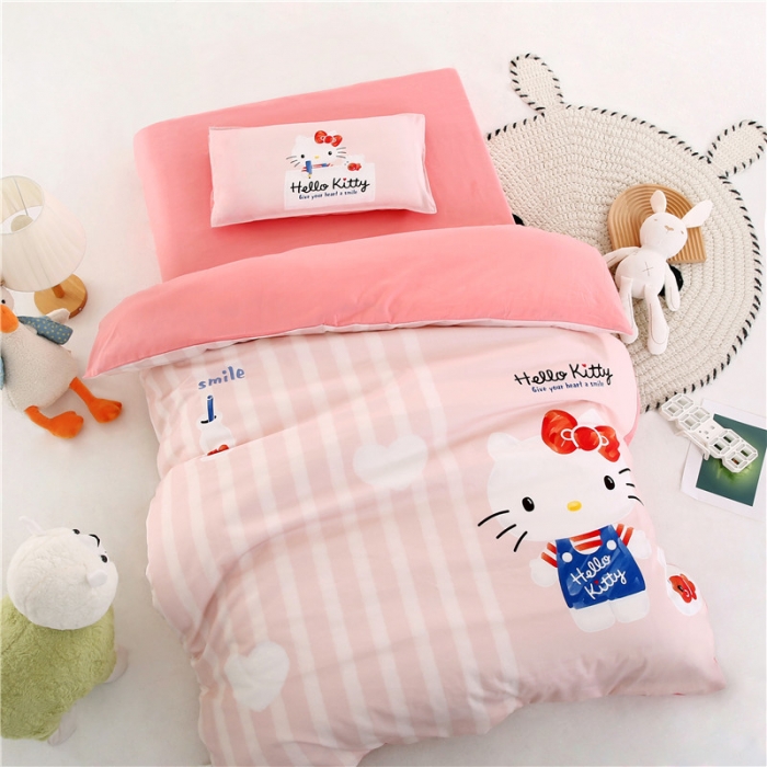 91家纺网 家纺一手货源 找家纺 孩子王 2023新款三丽鸥正版授权KT猫全棉学生大版卡通幼儿园多件套 甜心KT