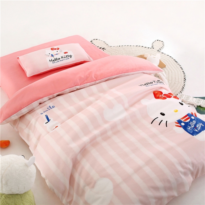 91家纺网 家纺一手货源 找家纺 孩子王 2023新款三丽鸥正版授权KT猫全棉学生大版卡通幼儿园多件套 甜心KT