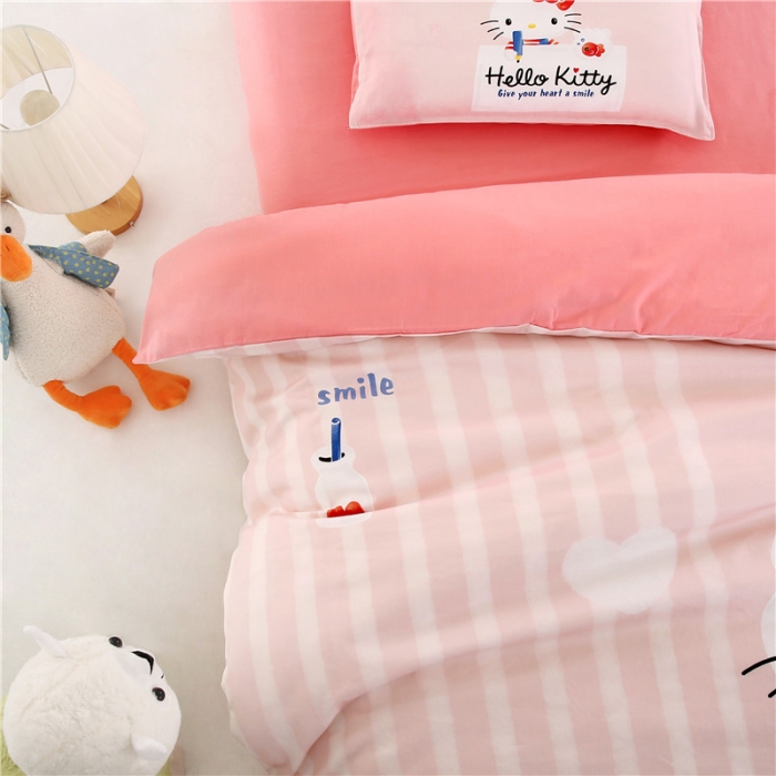 91家纺网 家纺一手货源 找家纺 孩子王 2023新款三丽鸥正版授权KT猫全棉学生大版卡通幼儿园多件套 甜心KT