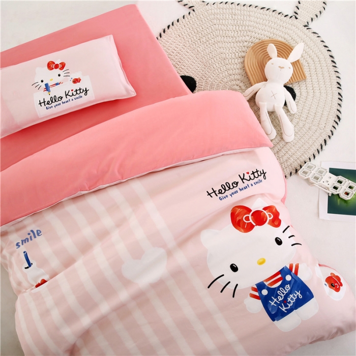 91家纺网 家纺一手货源 找家纺 孩子王 2023新款三丽鸥正版授权KT猫全棉学生大版卡通幼儿园多件套 甜心KT