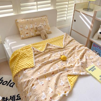 91家纺网 家纺一手货源 找家纺 希诺 2023新款全棉A类婴幼儿双层纱儿童多功能盖毯豆豆毯可拆洗豆豆被 百变大鹅