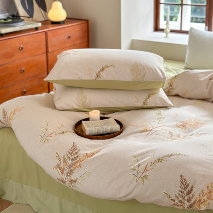 91家纺网 家纺一手货源 找家纺 优彩 2023新款全棉印花加厚磨毛四件套轻奢简约碎花 清婉