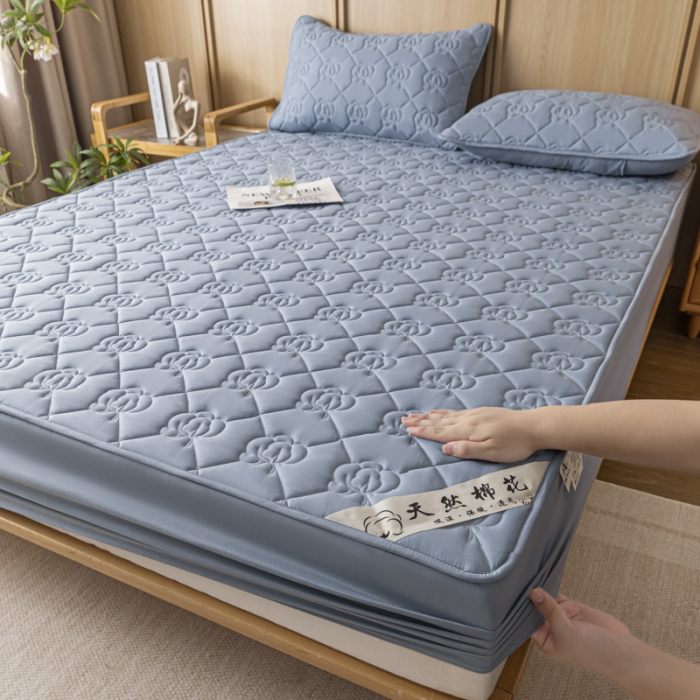 91家纺网 家纺一手货源 找家纺 鑫钰 2023新款亲肤棉夹棉新疆棉花床笠床罩床垫保护垫 棉朵-宝石蓝