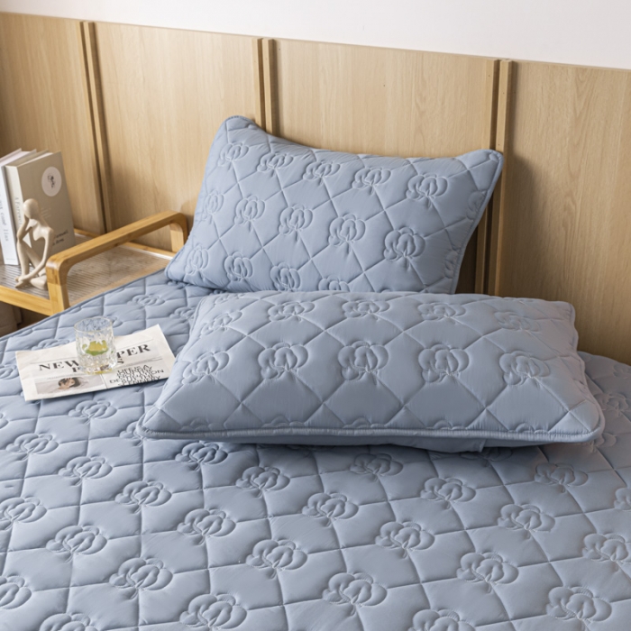 91家纺网 家纺一手货源 找家纺 鑫钰 2023新款亲肤棉夹棉新疆棉花床笠床罩床垫保护垫 棉朵-宝石蓝