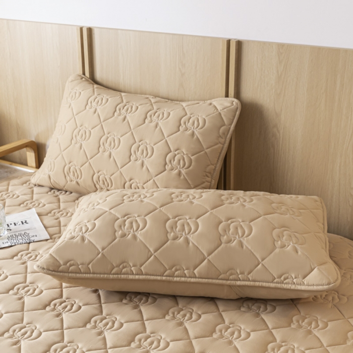 91家纺网 家纺一手货源 找家纺 鑫钰 2023新款亲肤棉夹棉新疆棉花床笠床罩床垫保护垫 棉朵-奶咖