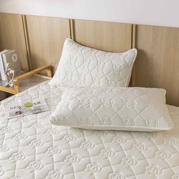 91家纺网 家纺一手货源 找家纺 鑫钰 2023新款亲肤棉夹棉新疆棉花床笠床罩床垫保护垫 棉朵-珍珠白