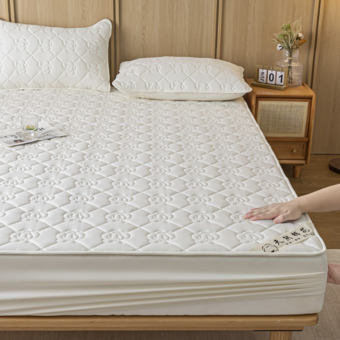 91家纺网 家纺一手货源 找家纺 鑫钰 2023新款亲肤棉夹棉新疆棉花床笠床罩床垫保护垫 棉朵-珍珠白