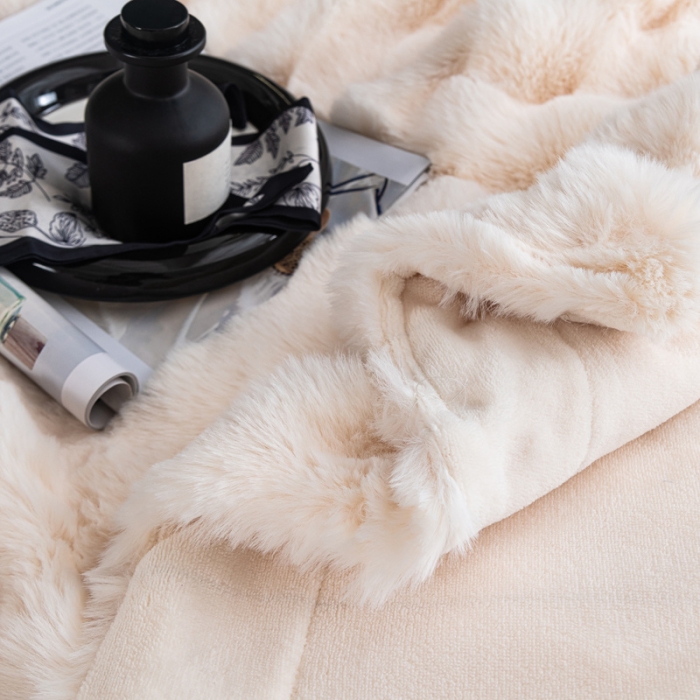 91家纺网 家纺一手货源 找家纺 2025新款托斯卡纳兔毛加厚双层毛毯晕染高端绒毯保暖毯子奢华沙发毯米白色
