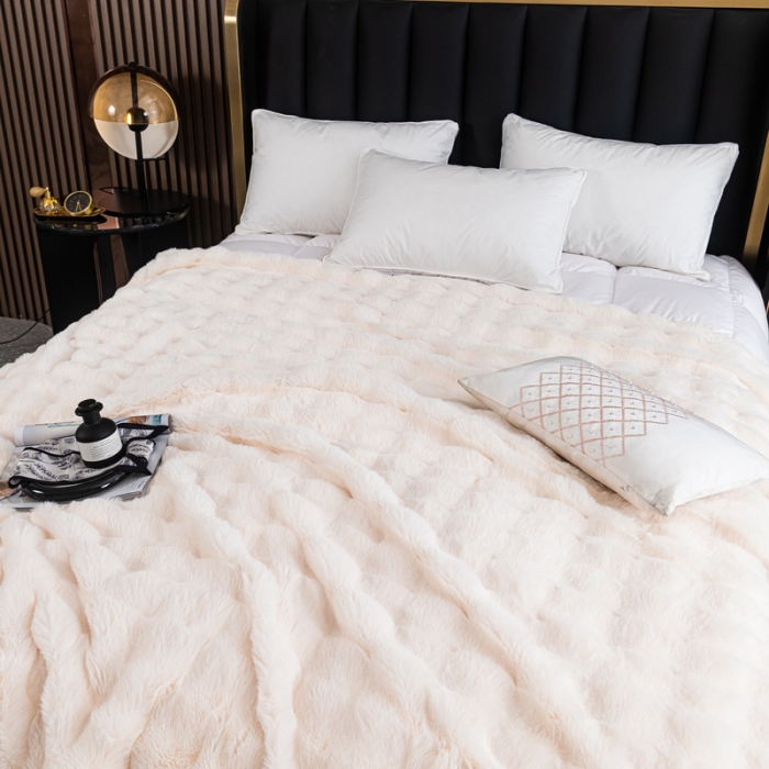 91家纺网 家纺一手货源 找家纺 2025新款托斯卡纳兔毛加厚双层毛毯晕染高端绒毯保暖毯子奢华沙发毯米白色