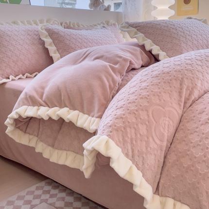 91家纺网 家纺一手货源 找家纺 （总）KA家纺 2025新款冬季花边款雕花牛奶绒四件套花朵朵系列