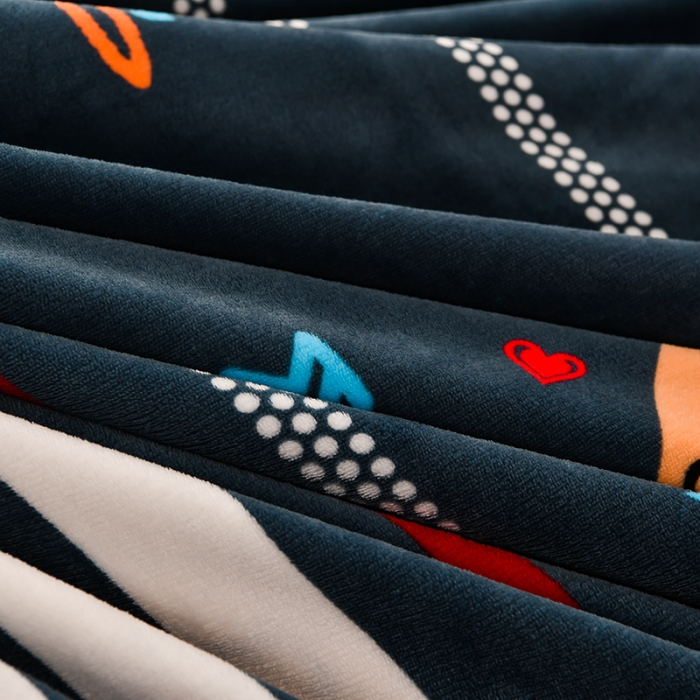 91家纺网 家纺一手货源 找家纺 千嘻汇 2023新款7斤牛奶绒金貂法莱绒床裙款保暖四件套爱心箭