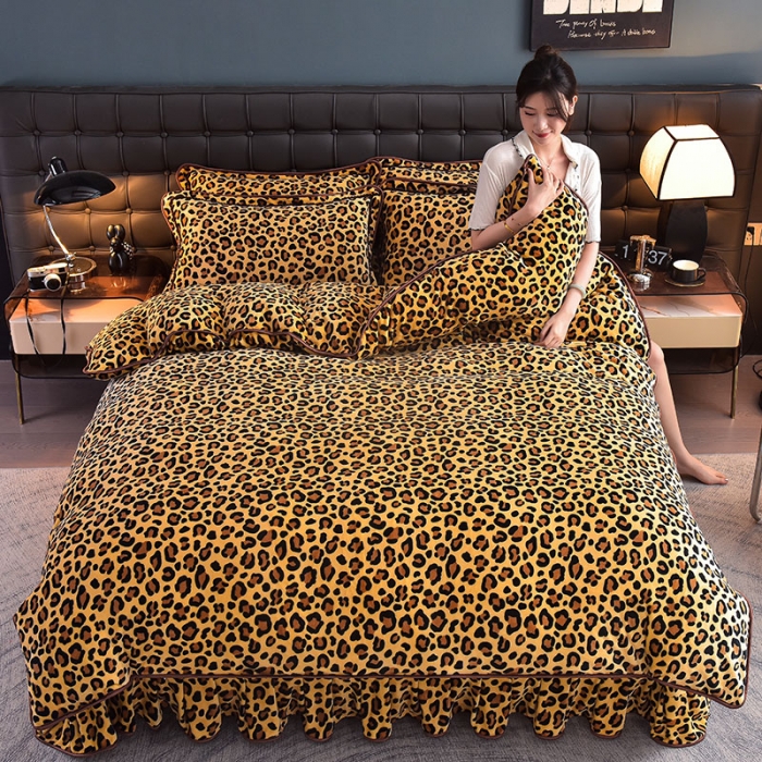 91家纺网 家纺一手货源 找家纺 千嘻汇 2023新款7斤牛奶绒金貂法莱绒床裙款保暖四件套豹纹