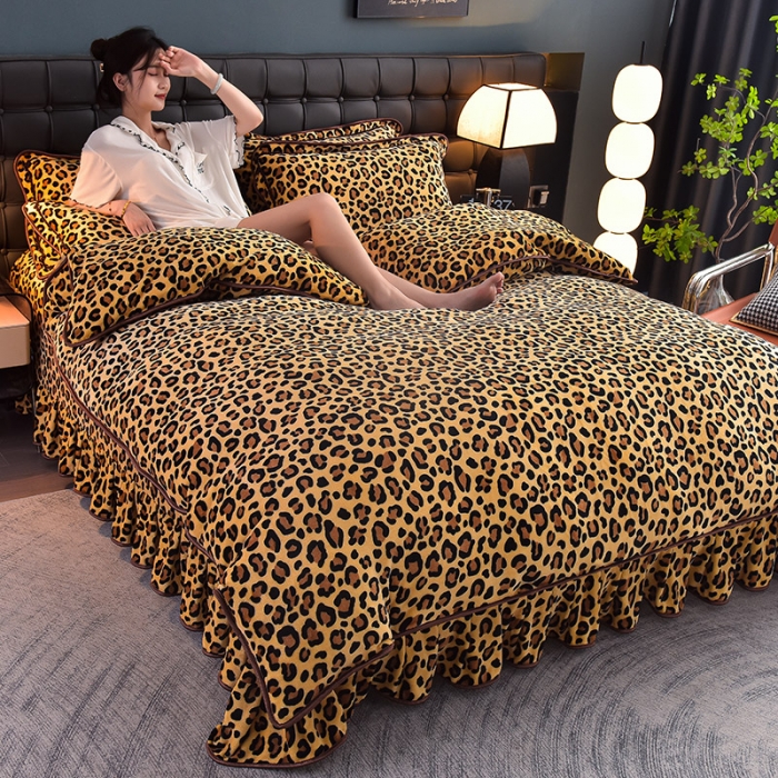 91家纺网 家纺一手货源 找家纺 千嘻汇 2023新款7斤牛奶绒金貂法莱绒床裙款保暖四件套豹纹