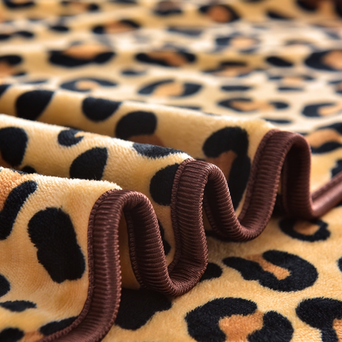 91家纺网 家纺一手货源 找家纺 千嘻汇 2023新款7斤牛奶绒金貂法莱绒床裙款保暖四件套豹纹