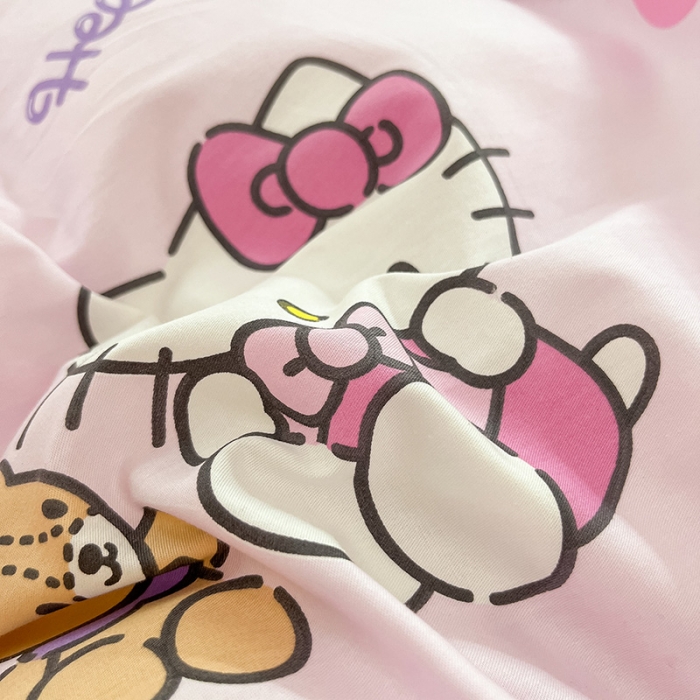 91家纺网 家纺一手货源 找家纺 金爱家 2023新款三丽鸥正版授权纯棉印花系列四件套 灰色棉三丽鸥-草莓Kitty