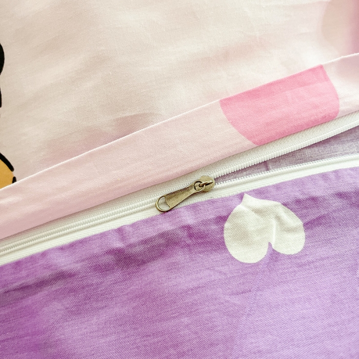 91家纺网 家纺一手货源 找家纺 金爱家 2023新款三丽鸥正版授权纯棉印花系列四件套 灰色棉三丽鸥-草莓Kitty