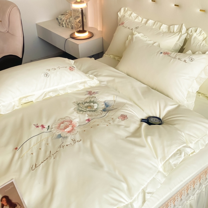 91家纺网 家纺一手货源 找家纺 2023新款韩版亲肤磨毛刺绣蕾丝床裙床单如意系列四件套 达琳美-奶油黄