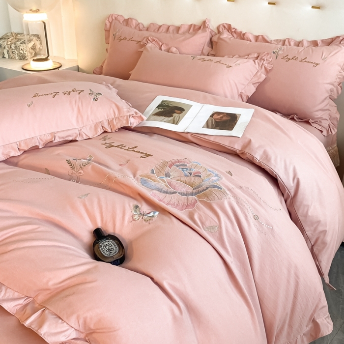 91家纺网 家纺一手货源 找家纺 艺玲 2023新款韩版亲肤磨毛刺绣蕾丝床裙床单如意系列四件套 缇娜-豆沙粉