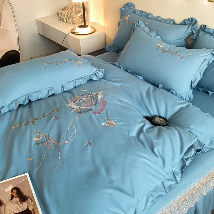 91家纺网 家纺一手货源 找家纺 艺玲 2023新款韩版亲肤磨毛刺绣蕾丝床裙床单如意系列四件套 缇娜-天空蓝