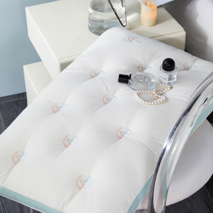 91家纺网 家纺一手货源 找家纺 （总）剑桥枕业 2023新款A类蜂窝低羽丝绒软枕矮枕芯枕10个起拿