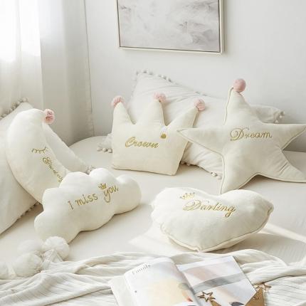 91家纺网 家纺一手货源 找家纺 （总）希诺 2023新款ins超仙软糯异形刺绣抱枕