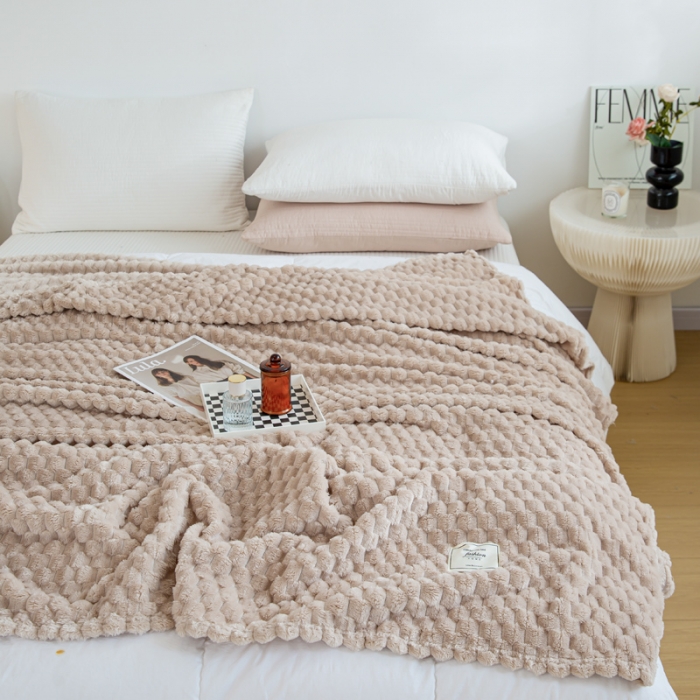 91家纺网 家纺一手货源 找家纺 羋多 2023年新款菠萝格提花毯子法莱绒云貂绒贴布毛毯 金龟绒-米咖