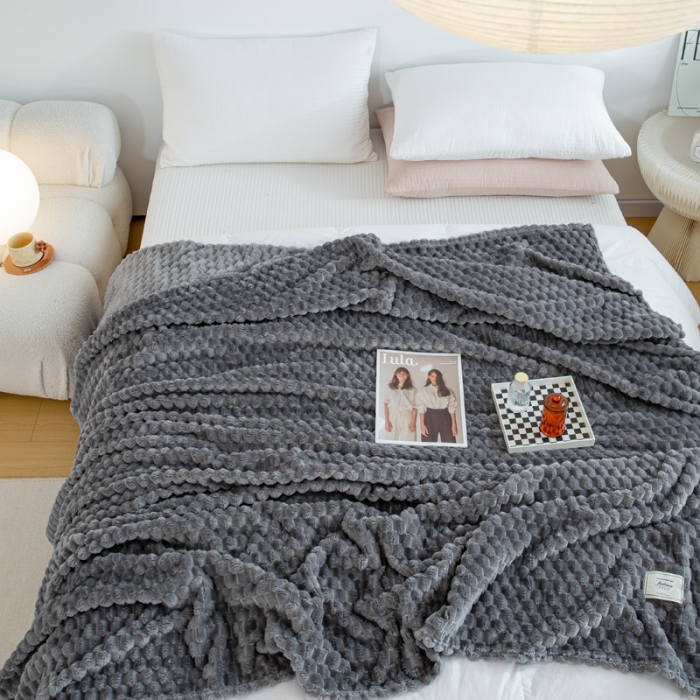 91家纺网 家纺一手货源 找家纺 羋多 2023年新款菠萝格提花毯子法莱绒云貂绒贴布毛毯 金龟绒-深灰