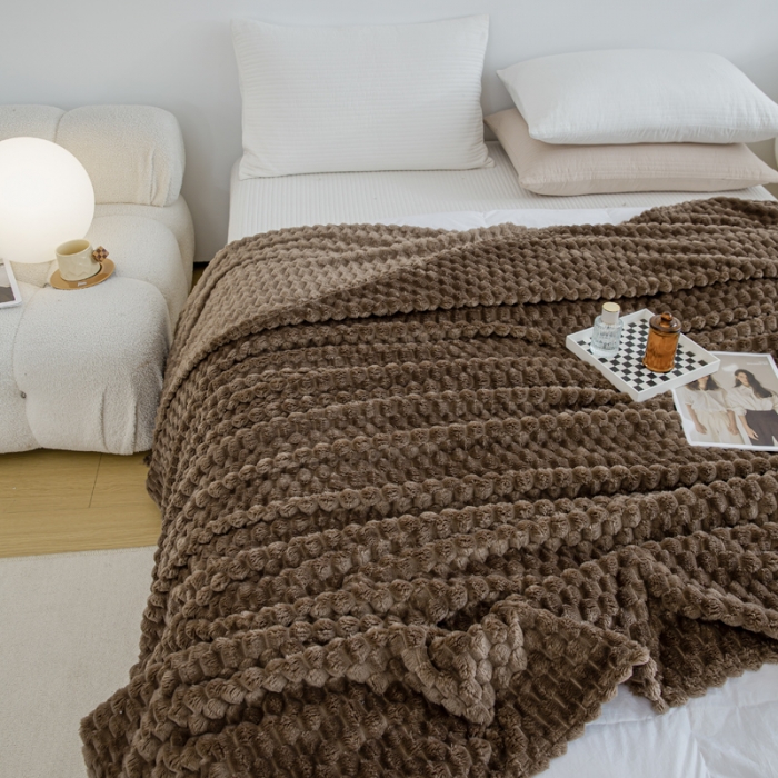 91家纺网 家纺一手货源 找家纺 羋多 2023年新款菠萝格提花毯子法莱绒云貂绒贴布毛毯 金龟绒-深咖