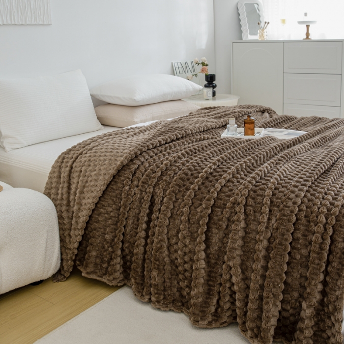 91家纺网 家纺一手货源 找家纺 羋多 2023年新款菠萝格提花毯子法莱绒云貂绒贴布毛毯 金龟绒-深咖