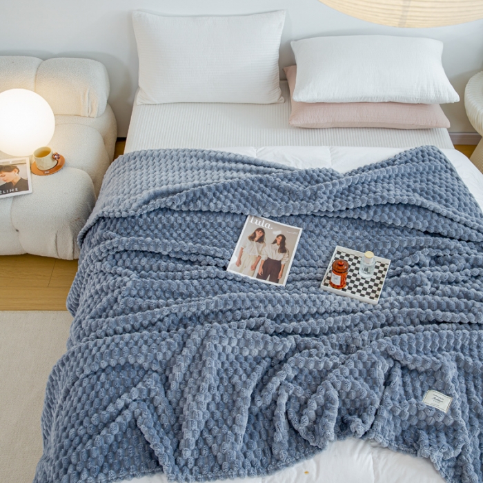 91家纺网 家纺一手货源 找家纺 羋多 2023年新款菠萝格提花毯子法莱绒云貂绒贴布毛毯 金龟绒-雾蓝