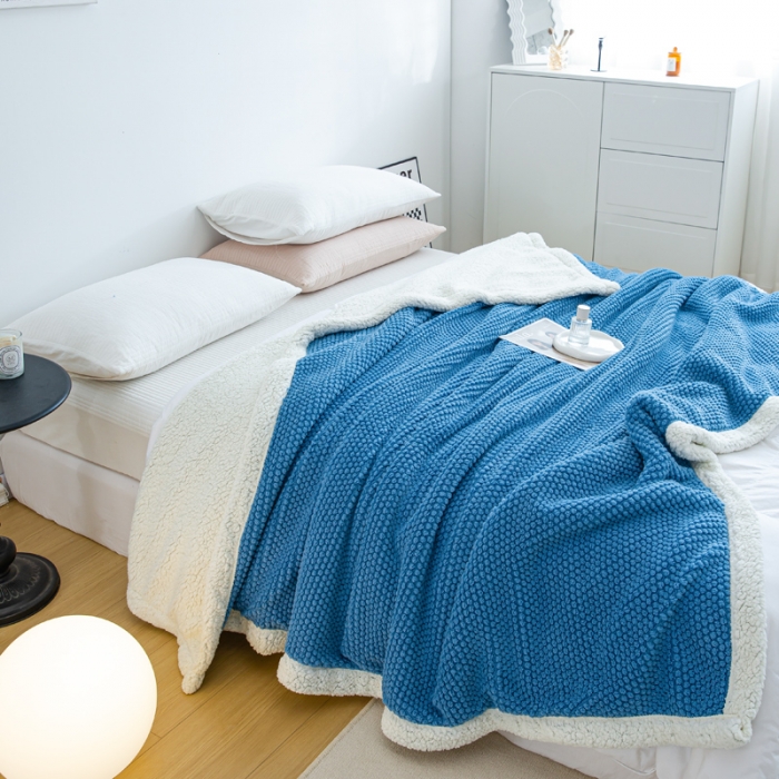 91家纺网 家纺一手货源 找家纺 羋多2023年新款AB版提花塔芙绒羊羔绒毯子舒棉绒毛毯 玫瑰绒-海峡蓝