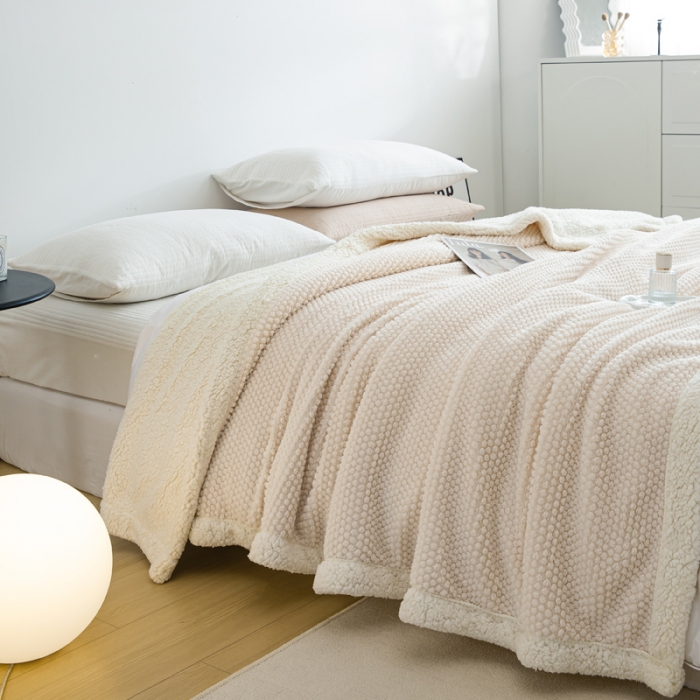 91家纺网 家纺一手货源 找家纺 羋多2023年新款AB版提花塔芙绒羊羔绒毯子舒棉绒毛毯 玫瑰绒-奶油白