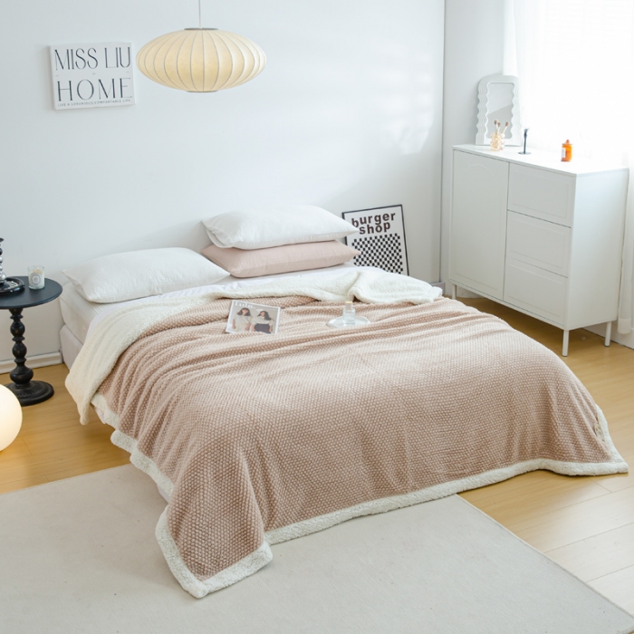 91家纺网 家纺一手货源 找家纺 羋多2023年新款AB版提花塔芙绒羊羔绒毯子舒棉绒毛毯 玫瑰绒-奶茶咖