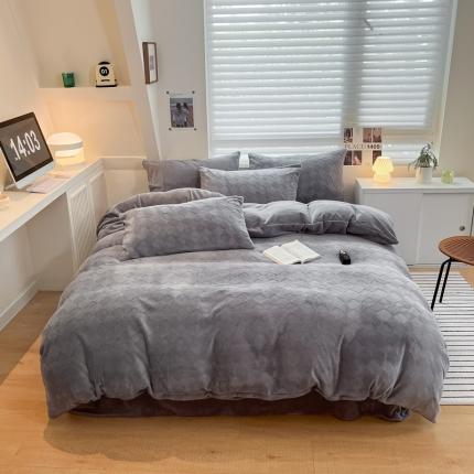 91家纺网 家纺一手货源 找家纺 丝羽坊 2023新款高克重3D立体雕花提花牛奶绒四件套单被套 格调-典雅灰